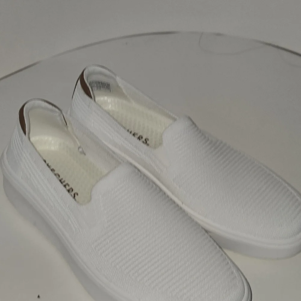 Skechers brans new